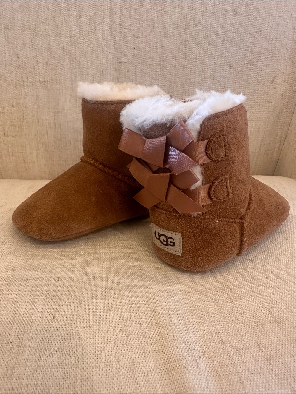 UGG Chestnut Suede Baby Booties with Shearling and Bows